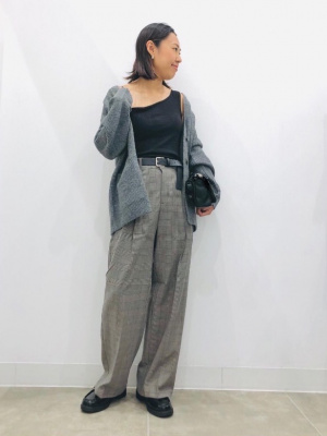 GU公式 | ブラフィールクロップドアシンメトリーネックタンクトップ