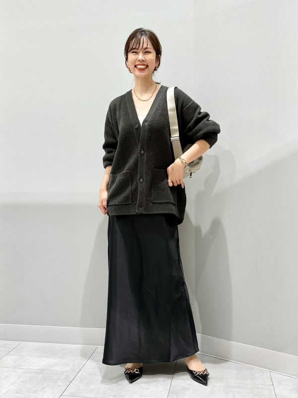 サテンロングスカート(丈標準83.0～90.0cm)（レディース）の着用