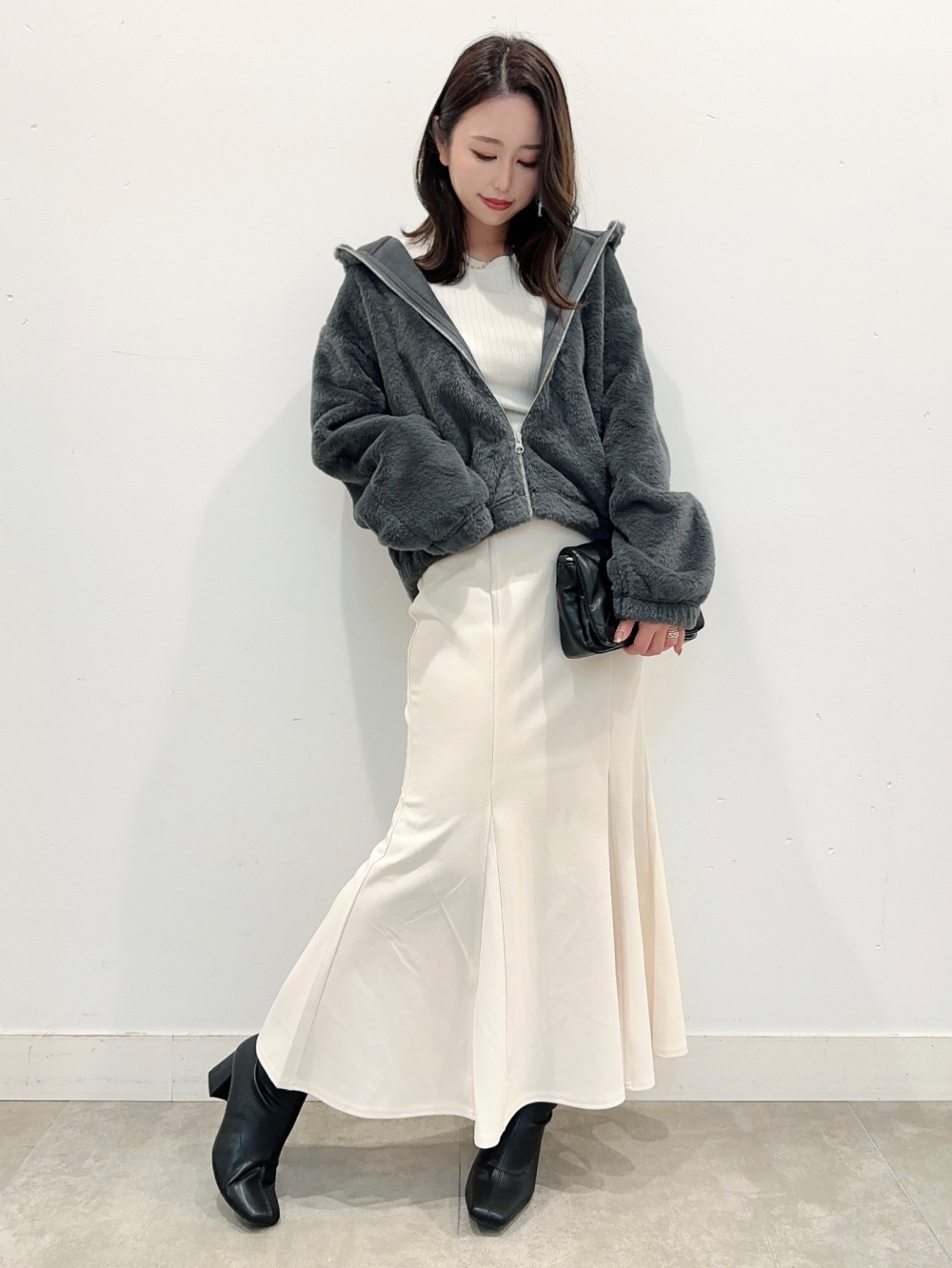 GU(ジーユー)の「レーストリムパフスリーブセーター(長袖)Z