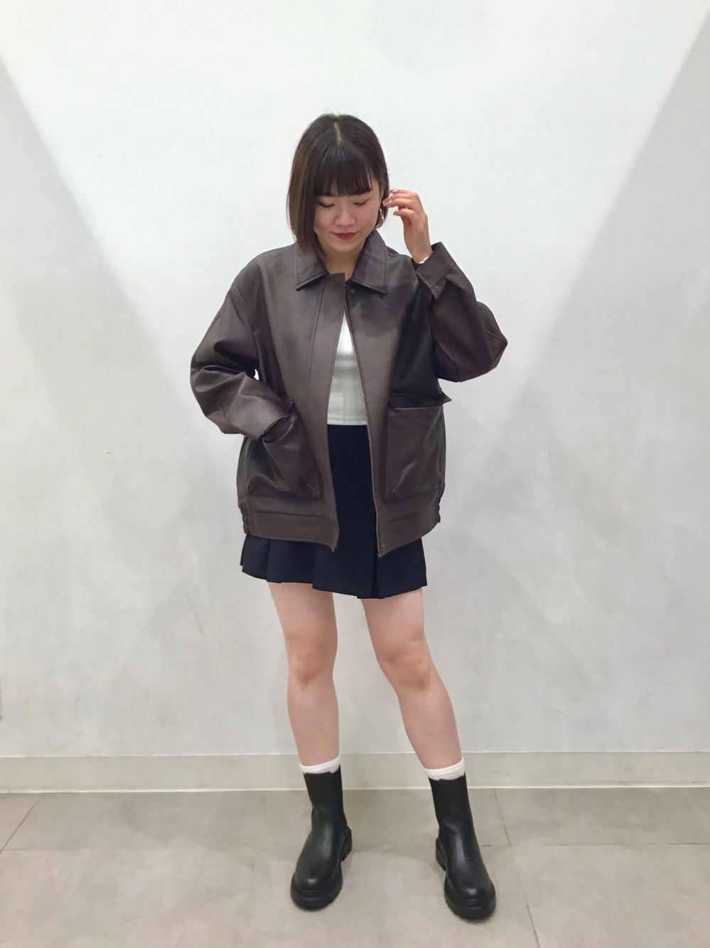 リブクロップドT(長袖)、フェイクレザーオーバーサイズジャケット」の