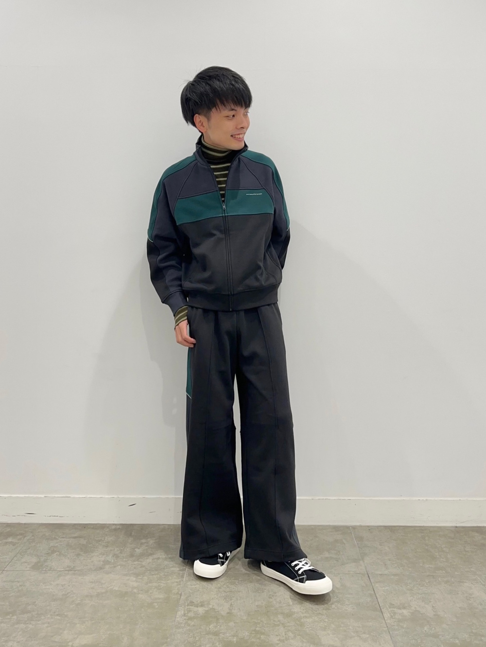 GU公式 | フェイクレザーコート beautiful people +X