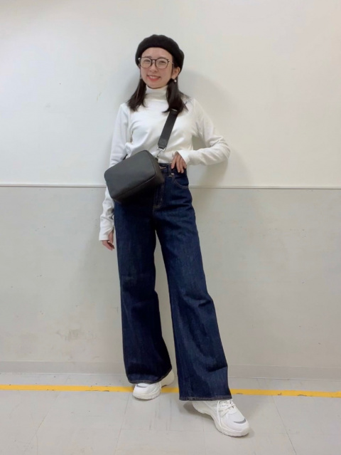 パールボタンブラウス(長袖)、ライトデニムワイドパンツ(丈標準69.0 