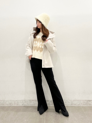 GU公式 | フロントスリットフレアパンツ+E