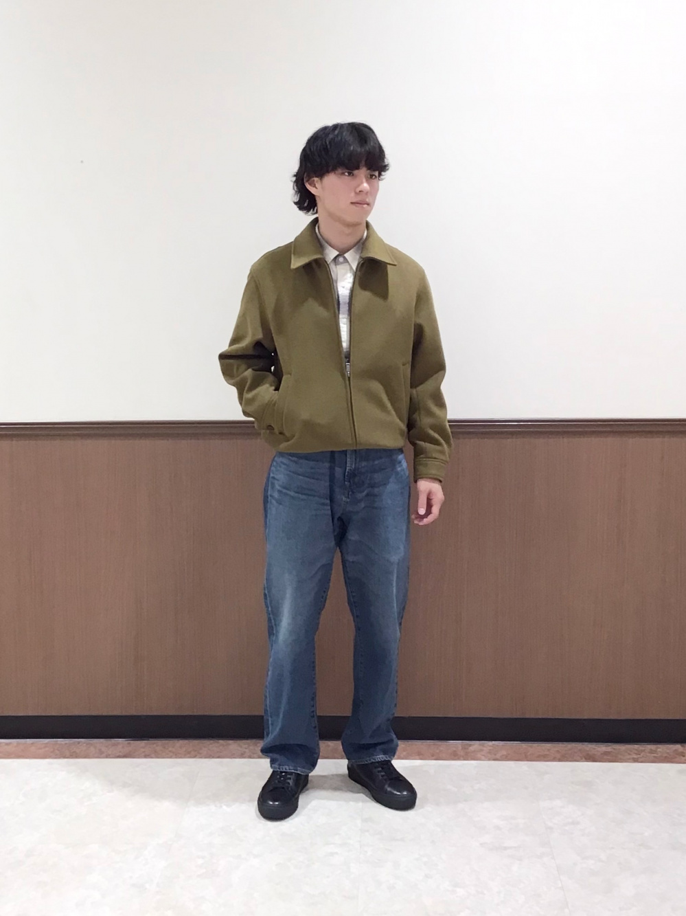 カバーオールジャケット、フランネルチェックシャツ(長袖)A」の着用 