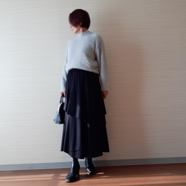 シャイニークルーネックセーター(長袖)（レディース）の着用