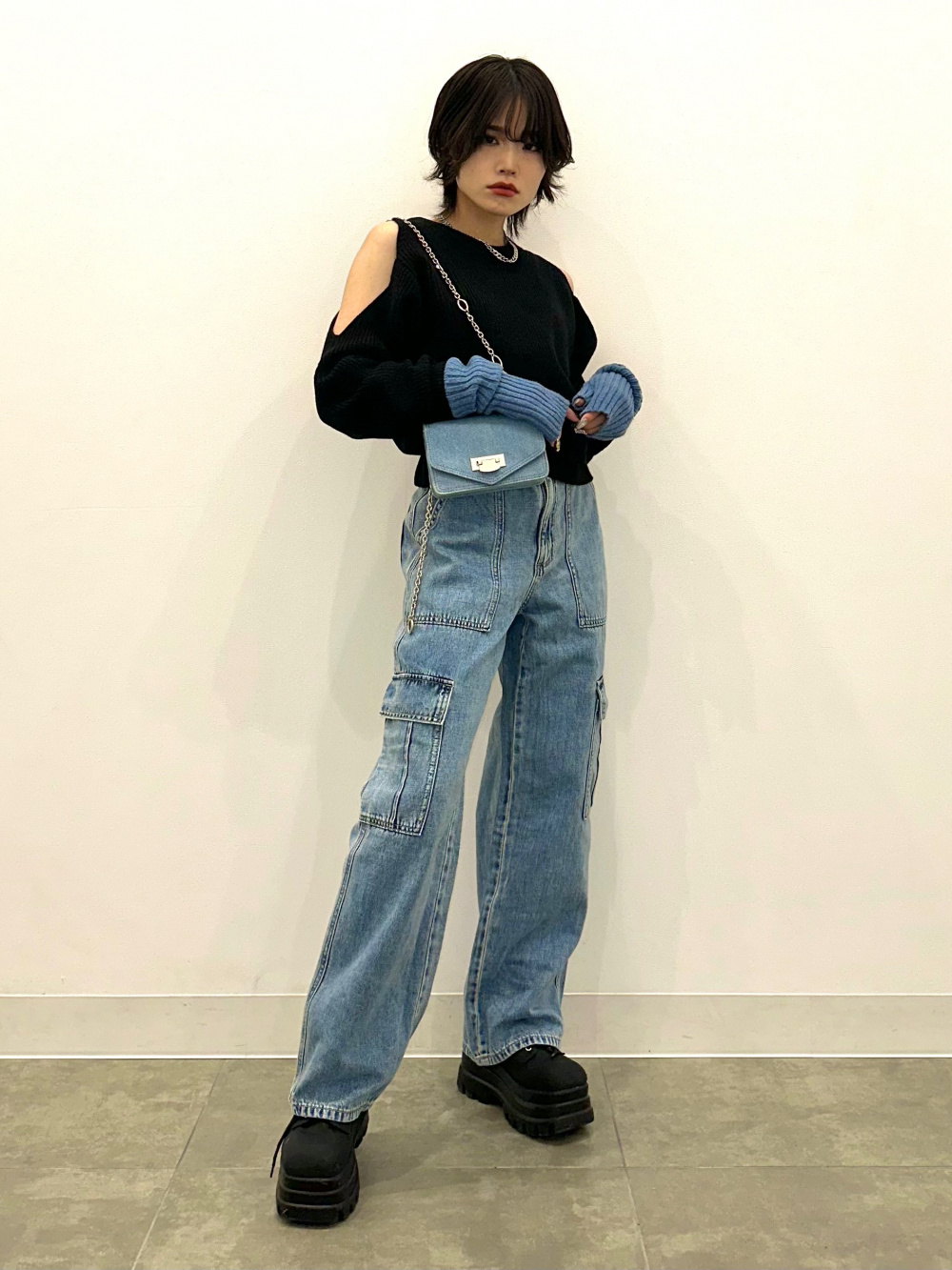 デニムジャケット(セットアップ可能)、グラフィックT(5分袖