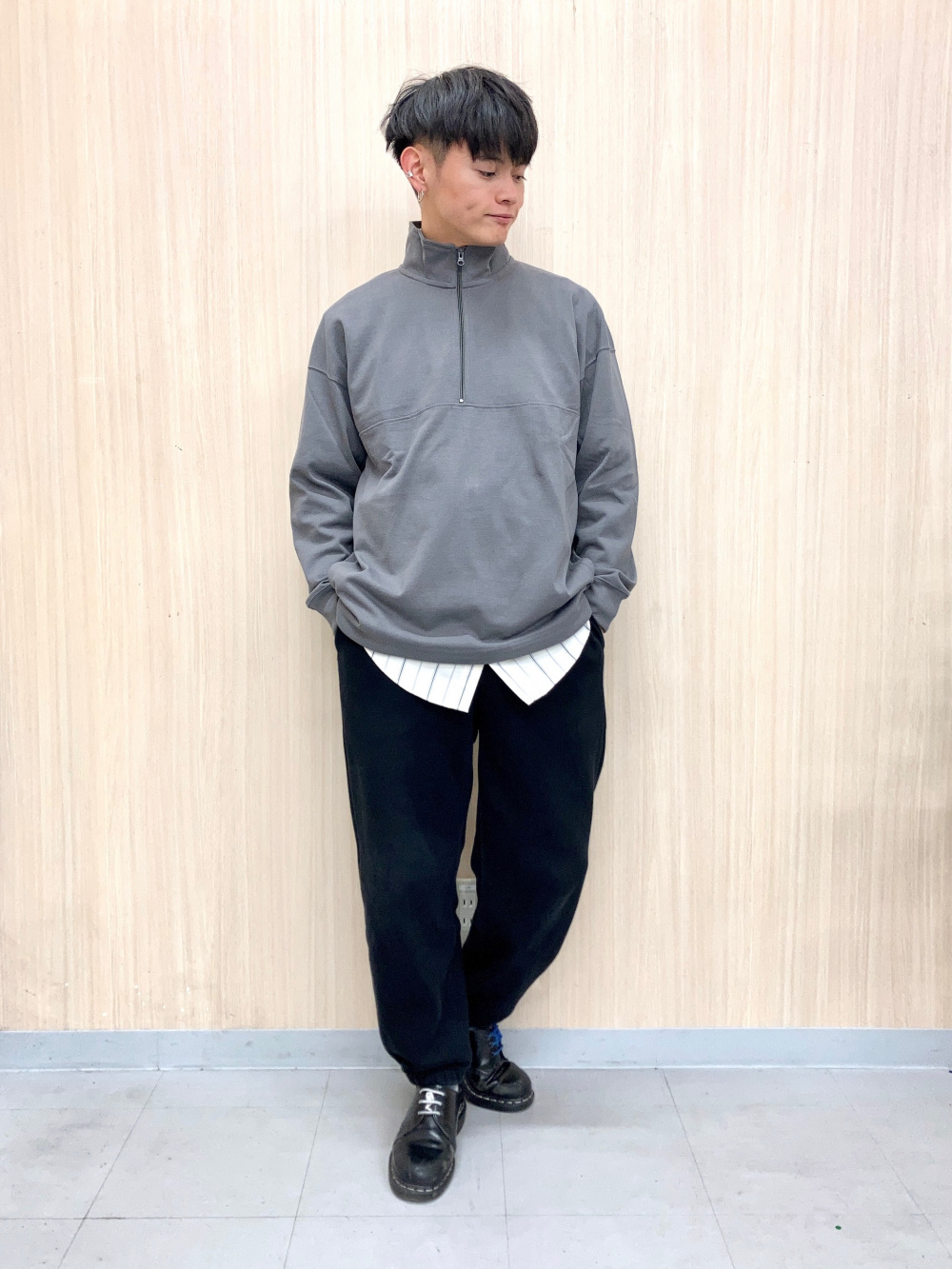 ZARAのダウンベストを使った「ハーフジップ」の人気ファッション