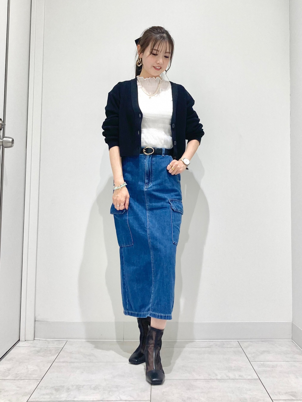 ネックストラップT(半袖)+E、デニムカーゴロングスカート(丈標準