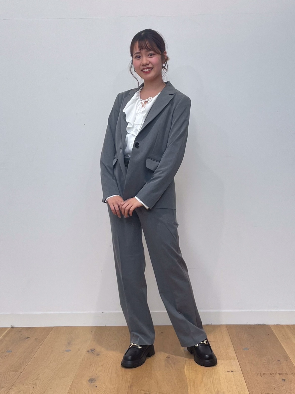 GIRLSクロップドジャケット(長袖)JR(セットアップ可能)、ネクタイ付き 