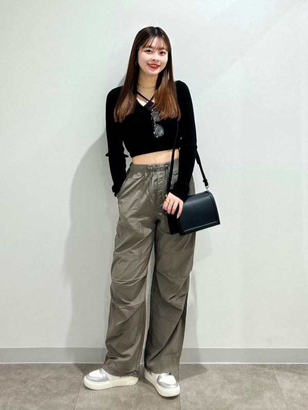 着用服 GU公式 | ブラフィールクロップドホルターネックキャミソール