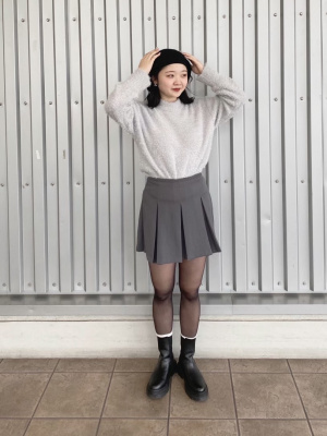 美品］GU シャイニークルーネックセーター M ライトグレー