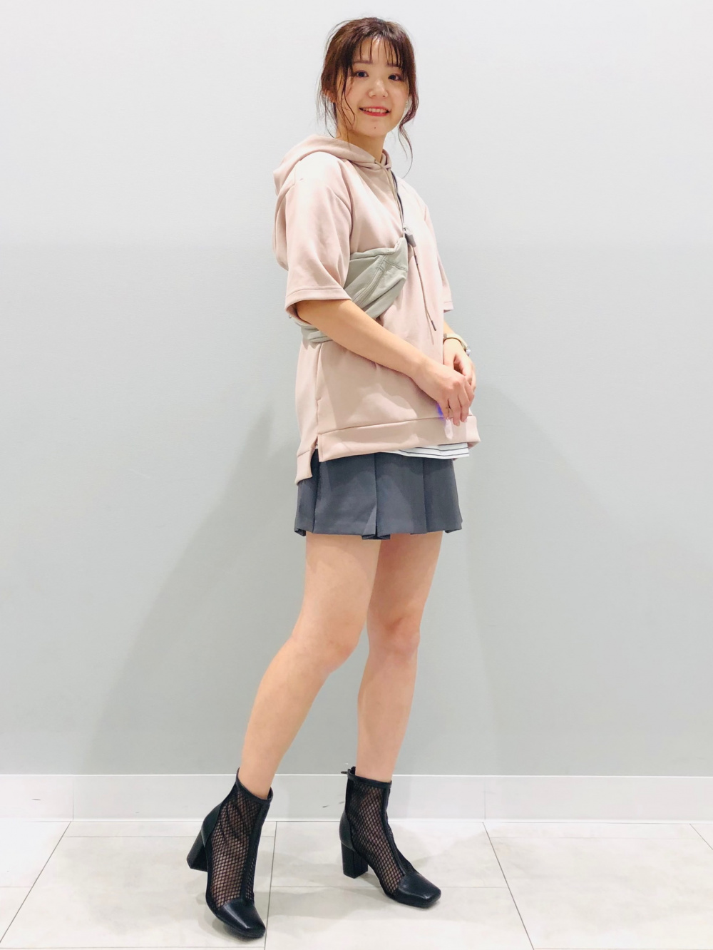 ドライダブルフェイスパーカ(5分袖)、ローウエストプリーツミニ  