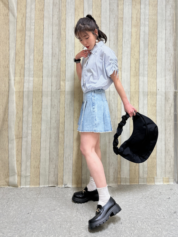 GIRLSクロップドギャザーシャツ(半袖)JR（子ども服）の着用