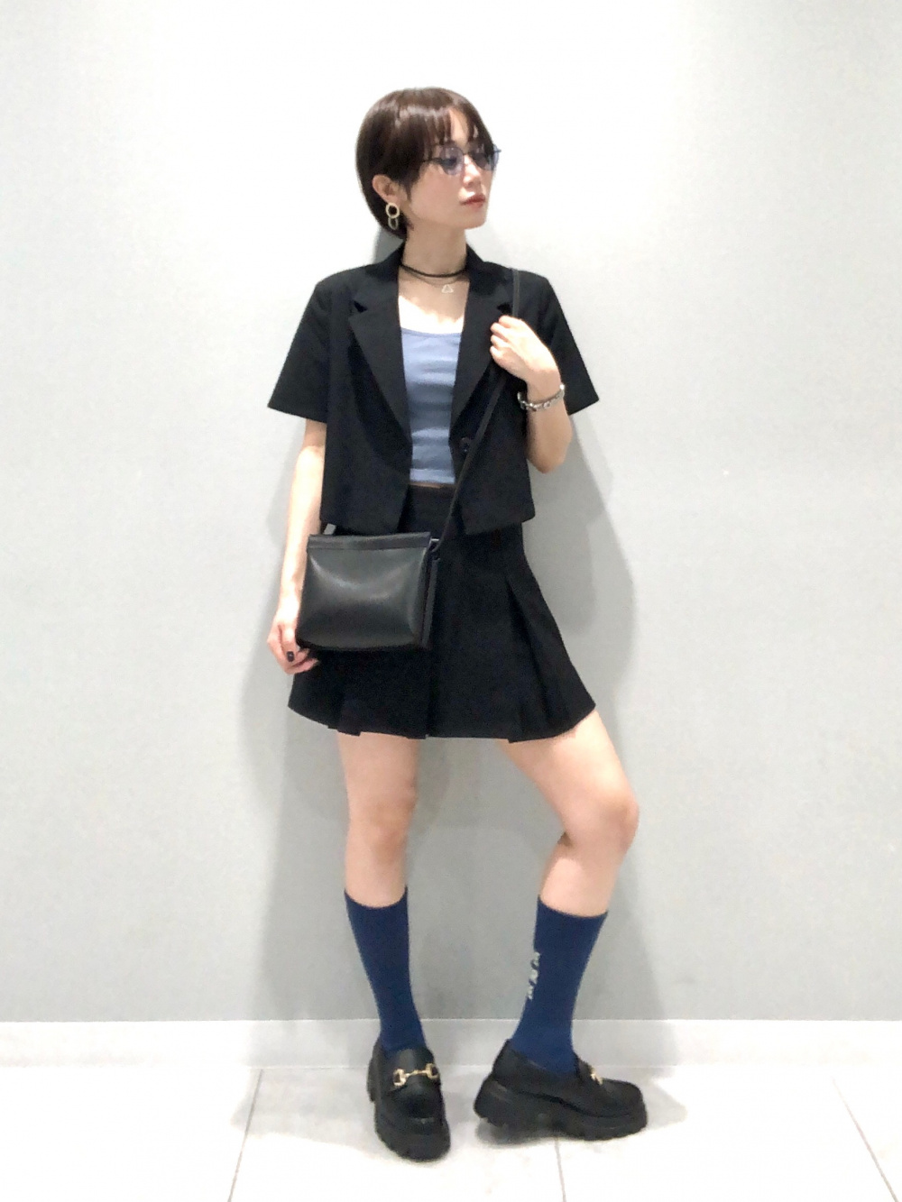 GIRLSクロップドジャケット(長袖)JR(セットアップ可能)、ネクタイ付き 