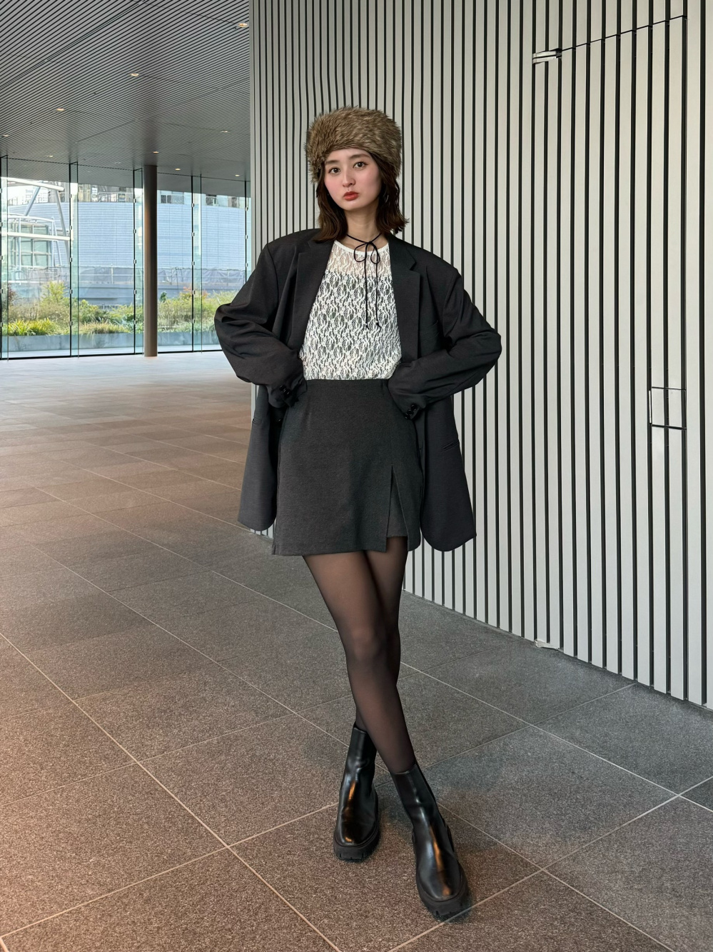 ローウエスト起毛スリットミニスカート、ボリュームソールコインローファー」の着用コーディネート| ジーユー