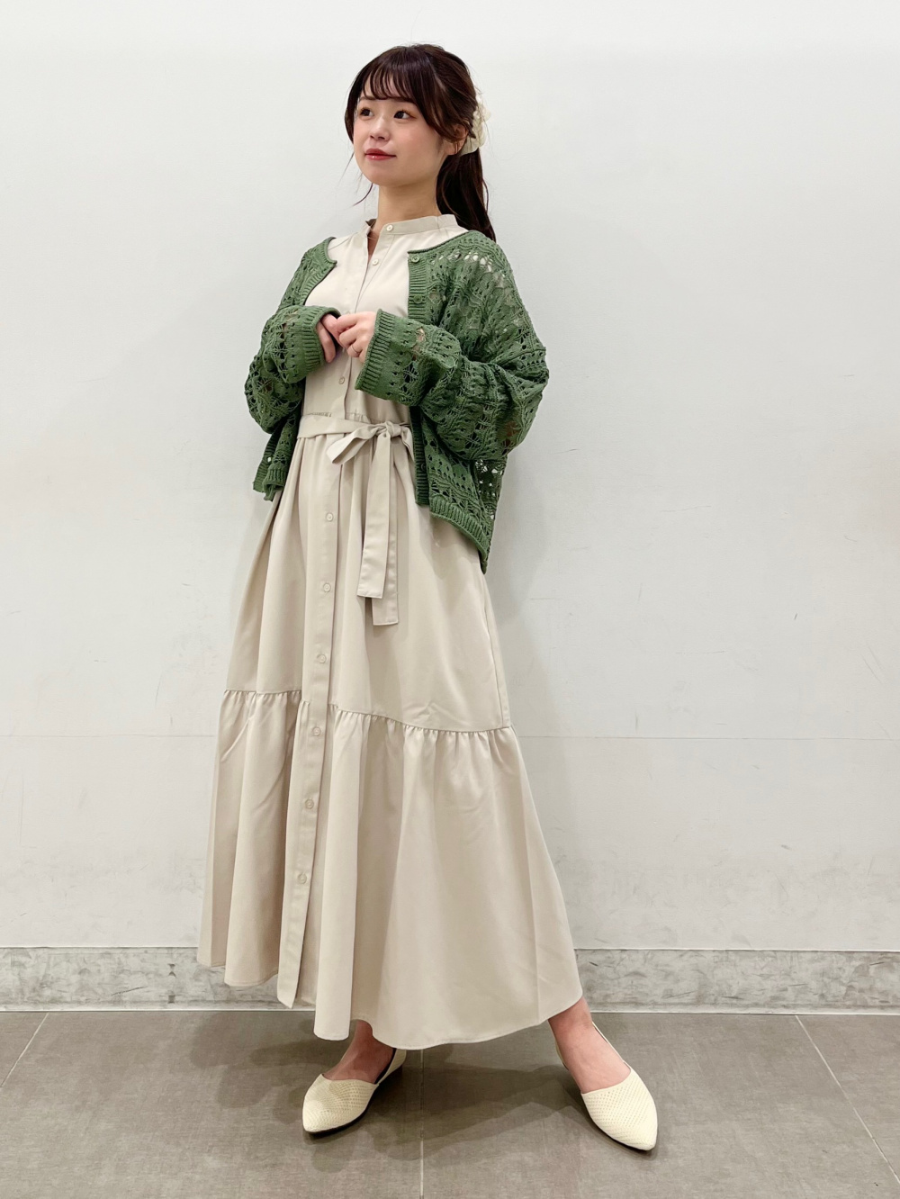 透かし編みカーディガン(長袖)、バンドカラーシャツワンピース(半袖)+E