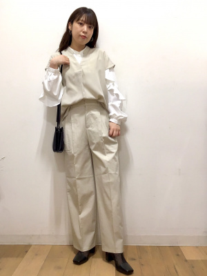 【美品】大阪送料無料★3か月保障付き★2021年★SJ-D15G-W★R-283 GU公式 | ラッフルスリーブブラウス(長袖)(UVカット機能付き)