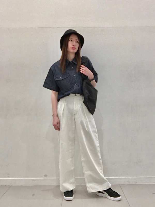 テクスチャーラップブラウス(半袖)Q、ライトデニムワイドパンツ(丈標準