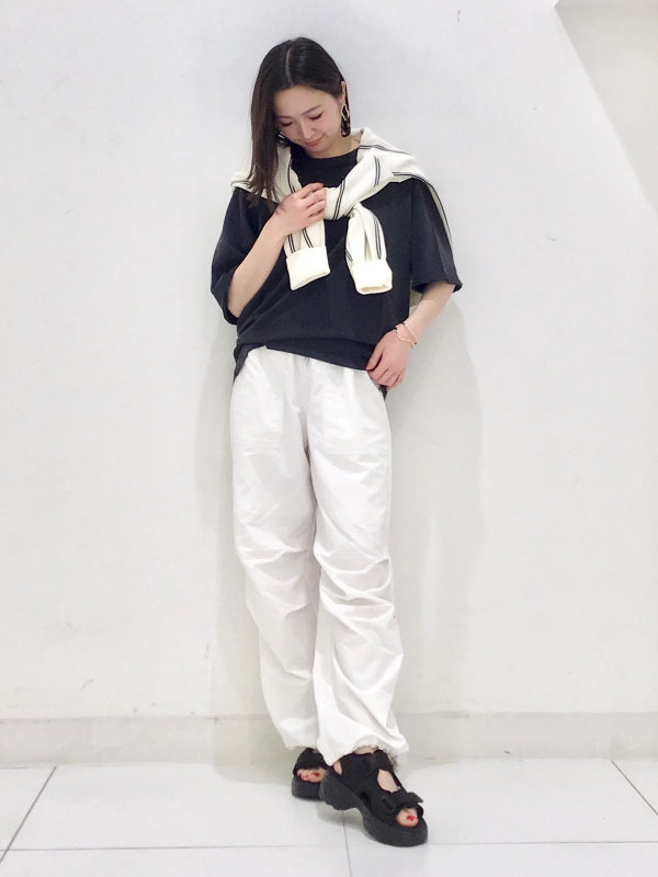 GIRLSテックパラシュートプルオンパンツJR（子ども服）の着用