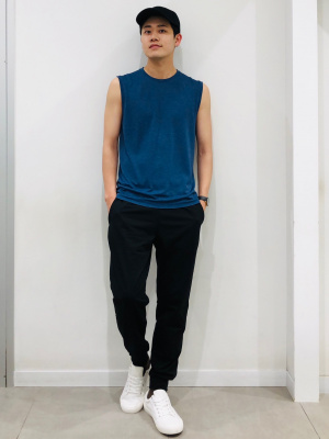 GU公式 | サイドシームレススリーブレスT GA