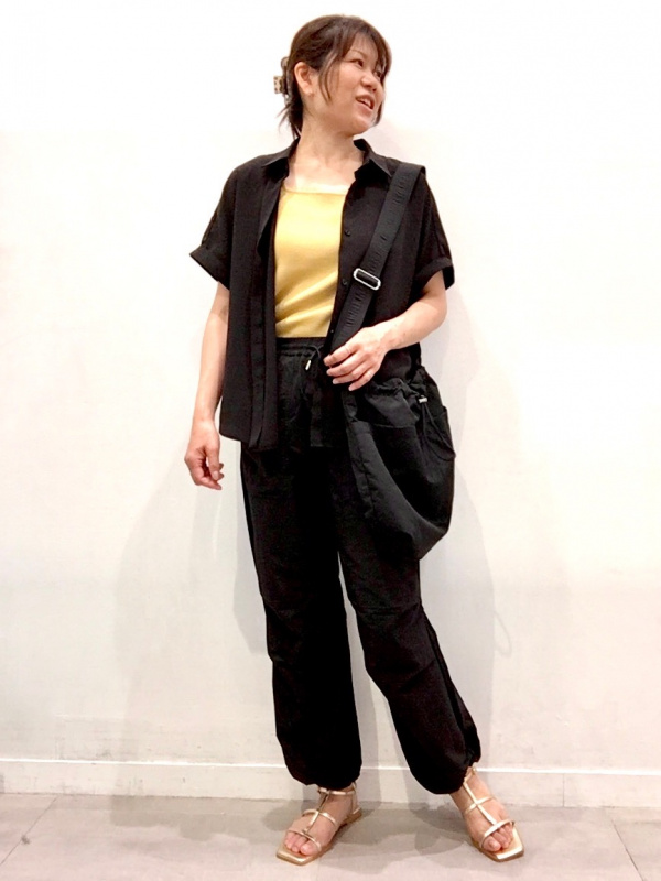 GIRLSテックパラシュートプルオンパンツJR（子ども服）の着用