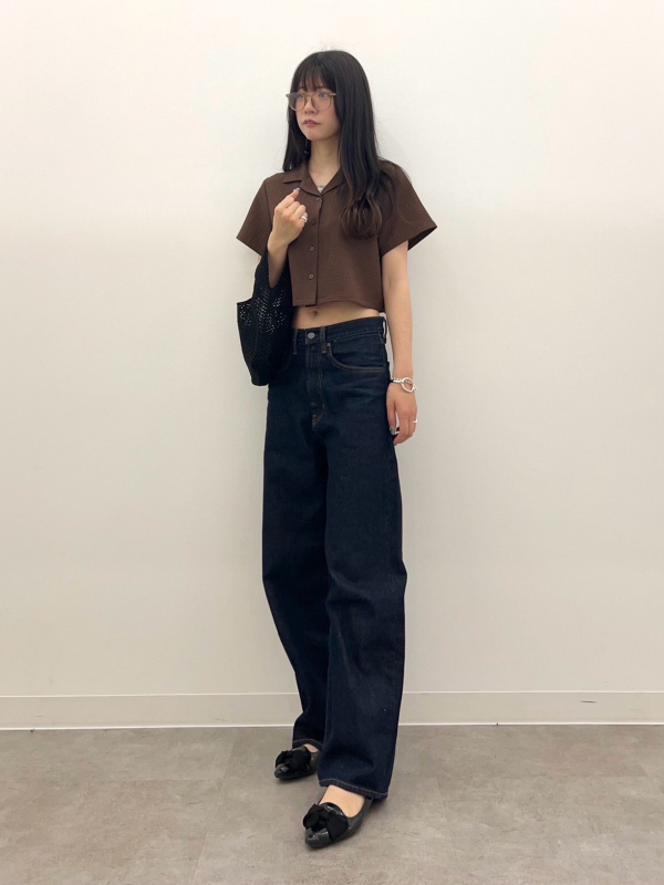 テクスチャーオープンカラーシャツ(半袖)（レディース）の着用