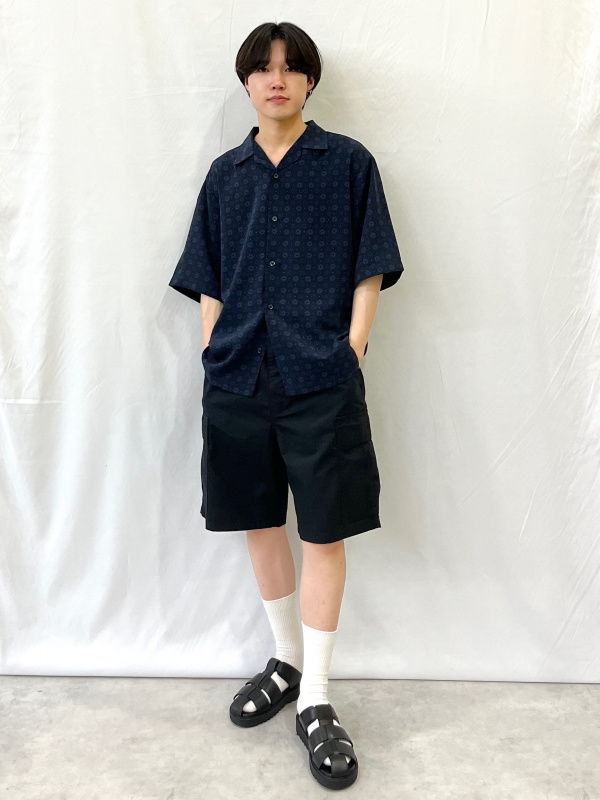 オープンカラーシャツ(5分袖)(コモン)、ワイドカーゴハーフパンツの