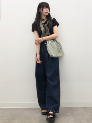 GU公式 | ナイロンドローストリングショルダーバッグ