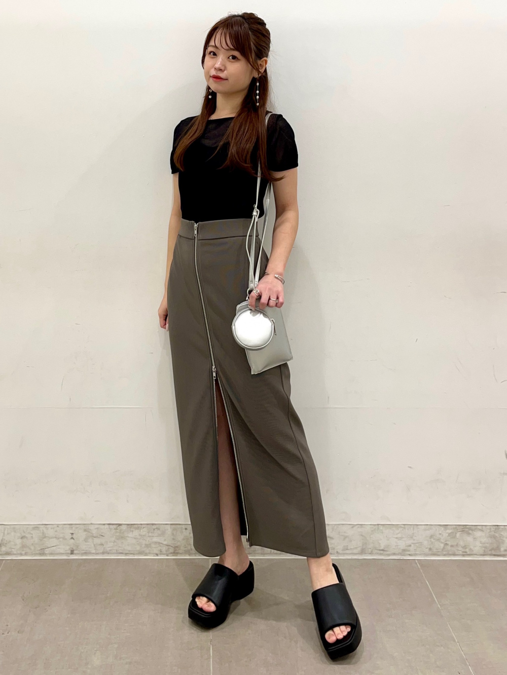 オリーブ色ジッパー付きロングスカート 公式スタイリング | ジーユー