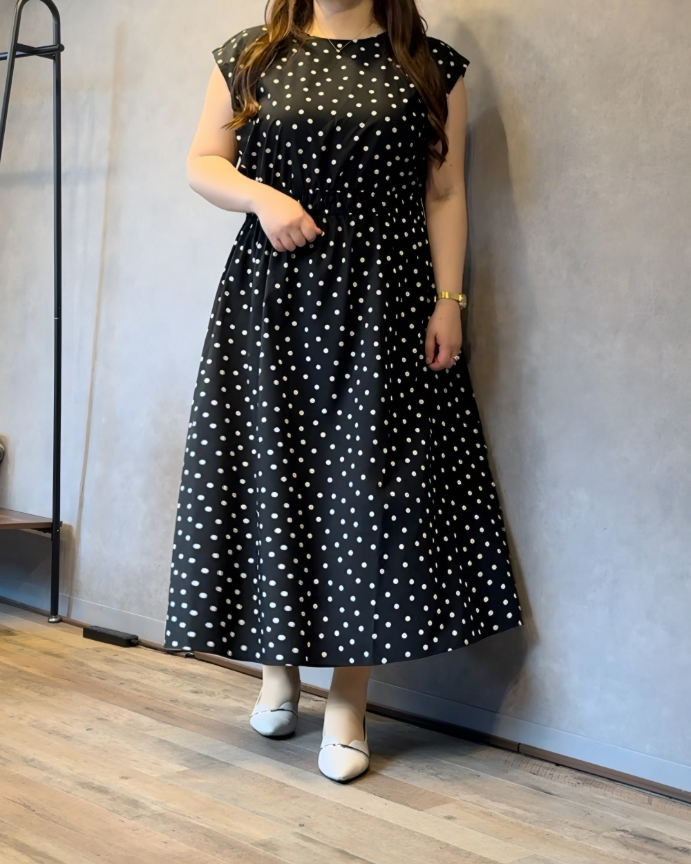 HOUSE OF LOTUSドットプリントノースリーブワンピース HOUSE OF LOTUS/ハウス オブ ロータス｜秋の装いを彩るワンピース