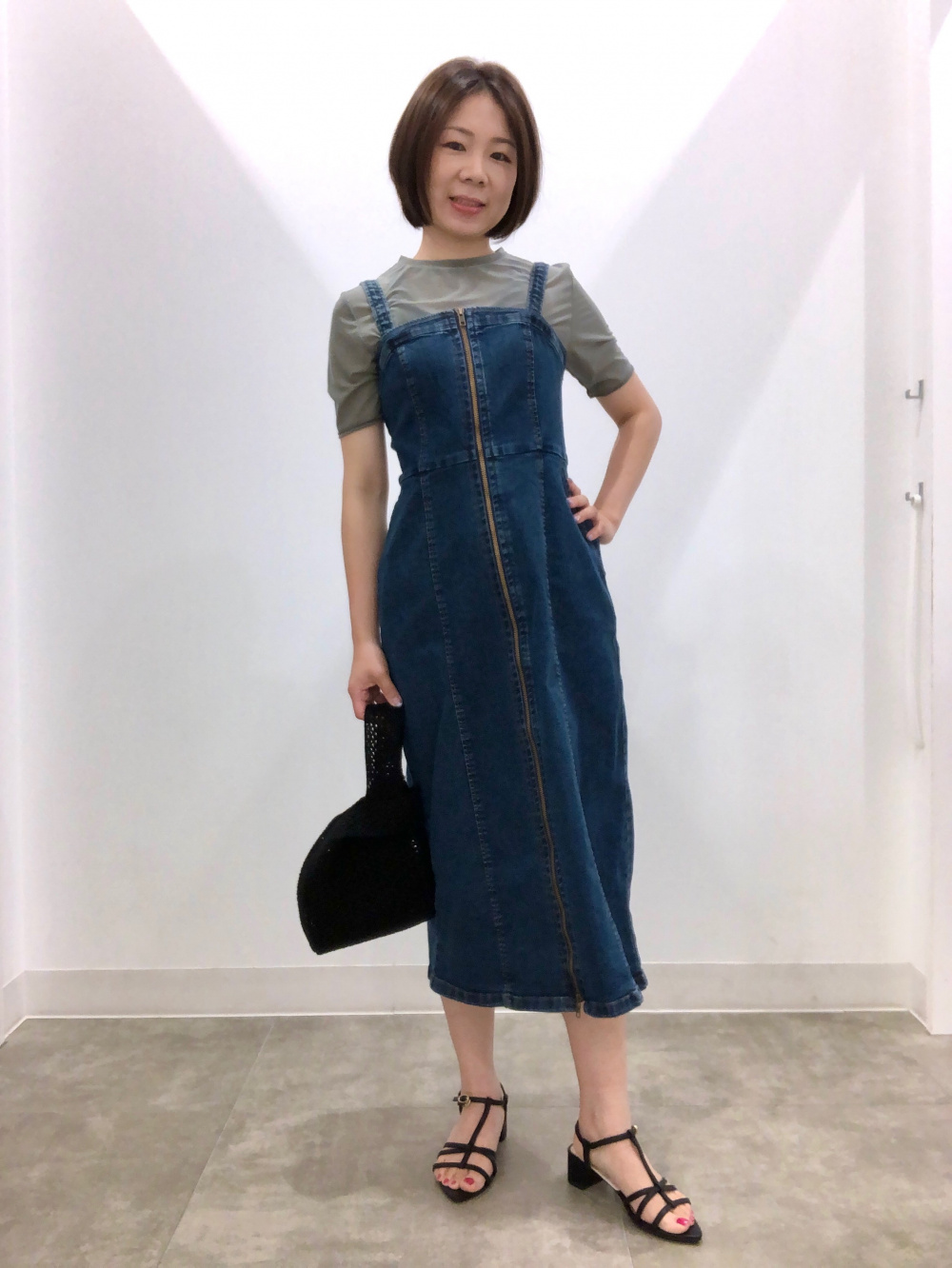 シアーT(半袖)、デニムフロントジップワンピース」の着用