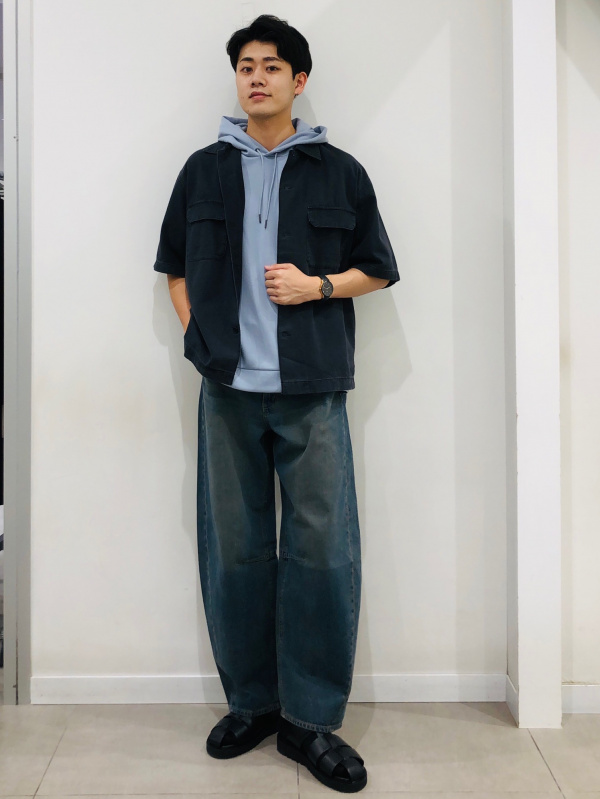 オープンカラーシャツ(5分袖)(コモン)、ワイドカーゴハーフパンツの