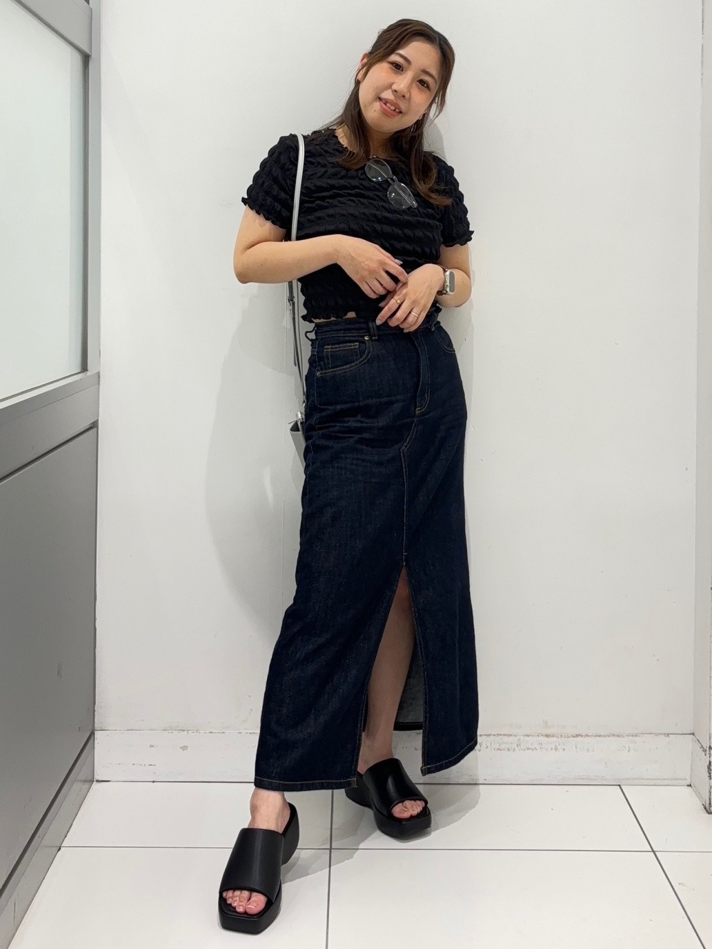 メッシュT(ノースリーブ)、デニムフロントスリットロングスカート(丈