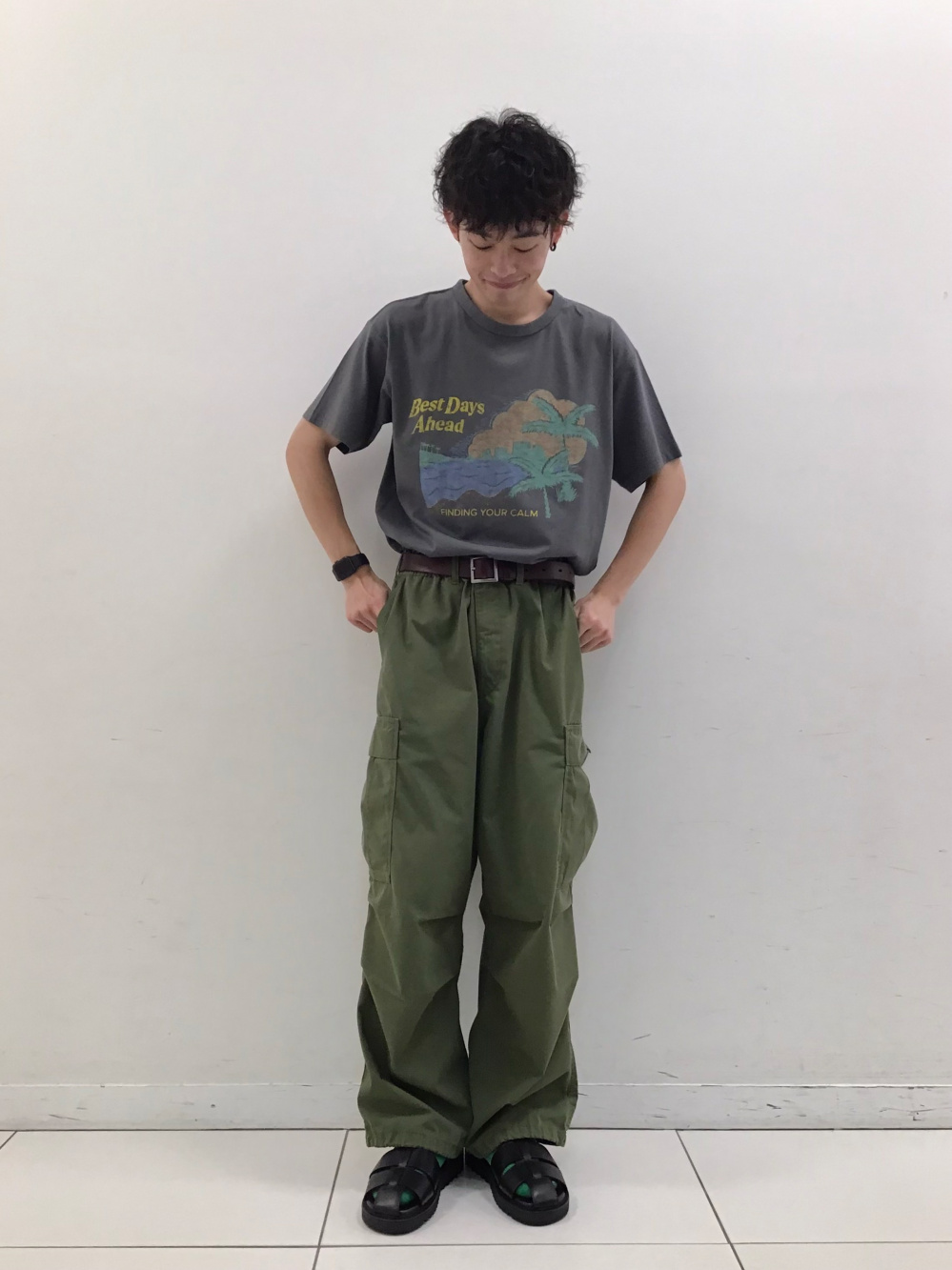 スーパーワイドカーゴパンツ」の着用コーディネート| ジーユー