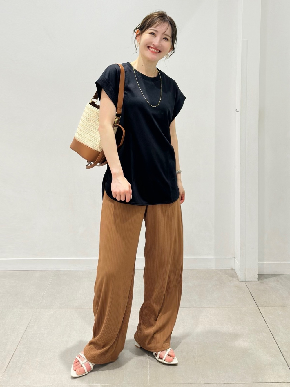 お洒落 ドレープシャツ ワイドパンツ セットアップ 韓国 バックジップTブラウス(半袖)Z(セットアップ可能)、ドレープ