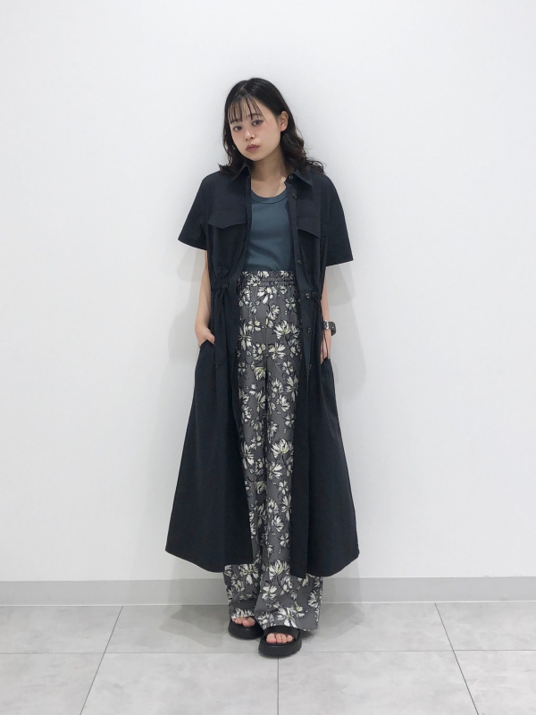 フラワープリントプルオンパンツ+E（レディース）の着用コーディネート