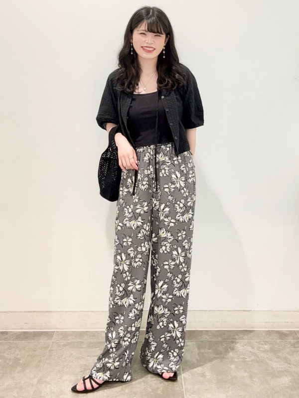 フラワープリントプルオンパンツ+E（レディース）の着用コーディネート