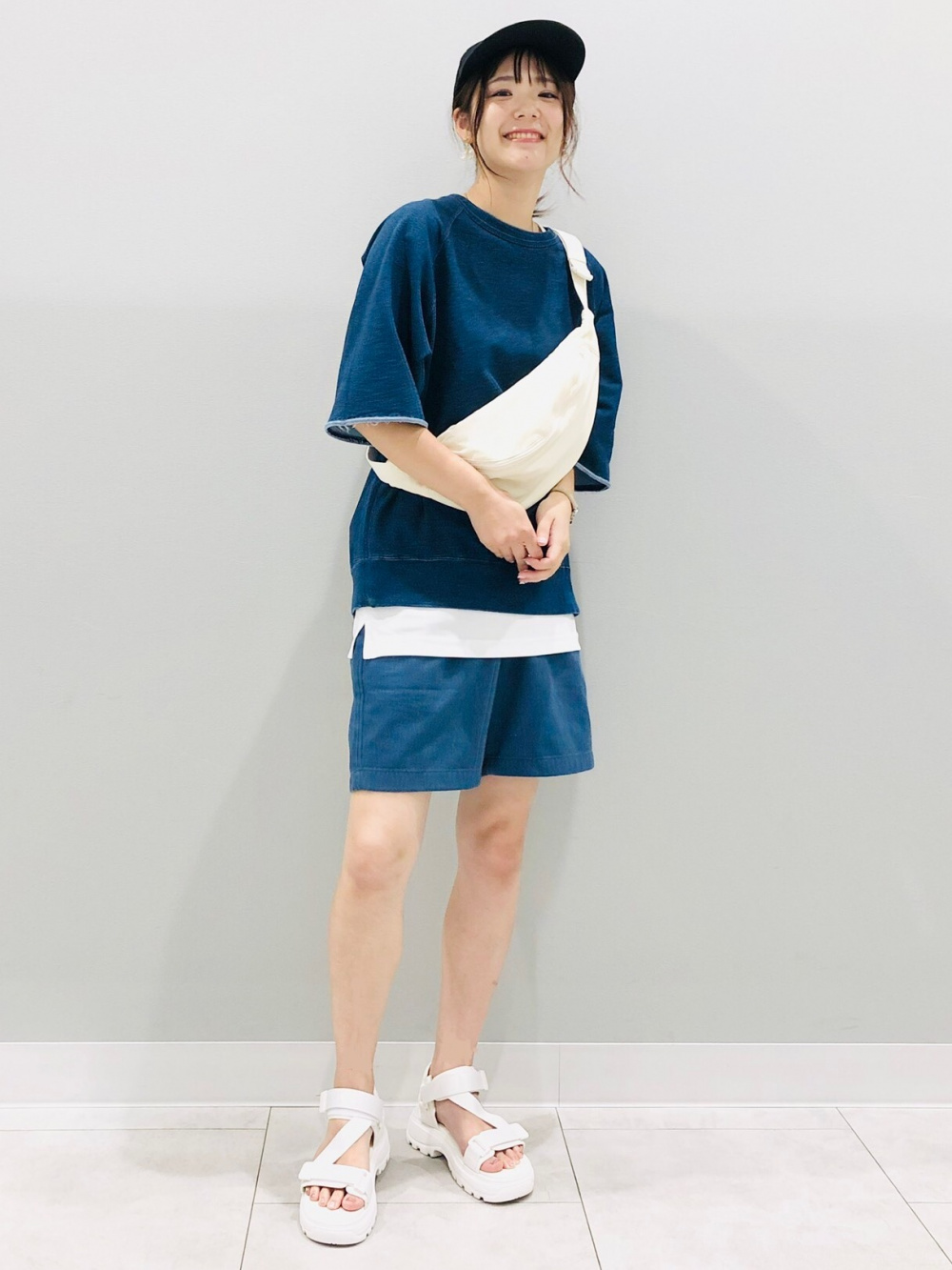 グラフィックT(5分袖) Hand craft 2、バックリボンワンピース