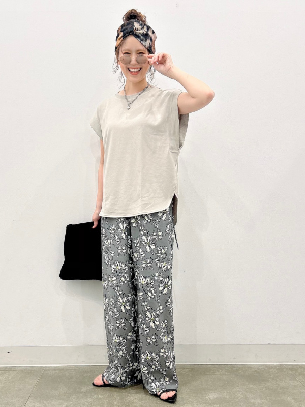 フラワープリントプルオンパンツ+E（レディース）の着用コーディネート