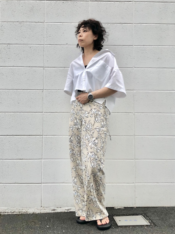フラワープリントプルオンパンツ+E（レディース）の着用コーディネート