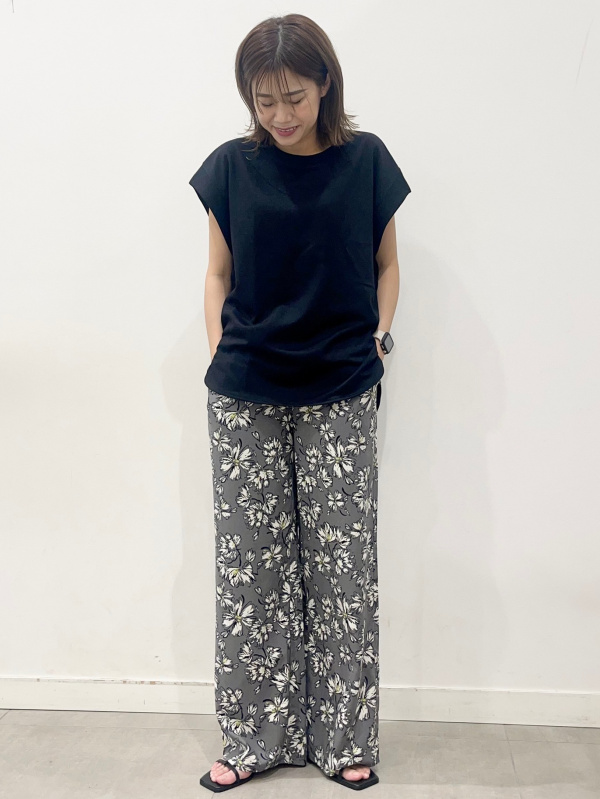 フラワープリントプルオンパンツ+E（レディース）の着用コーディネート