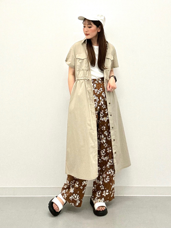 フラワープリントプルオンパンツ+E（レディース）の着用コーディネート