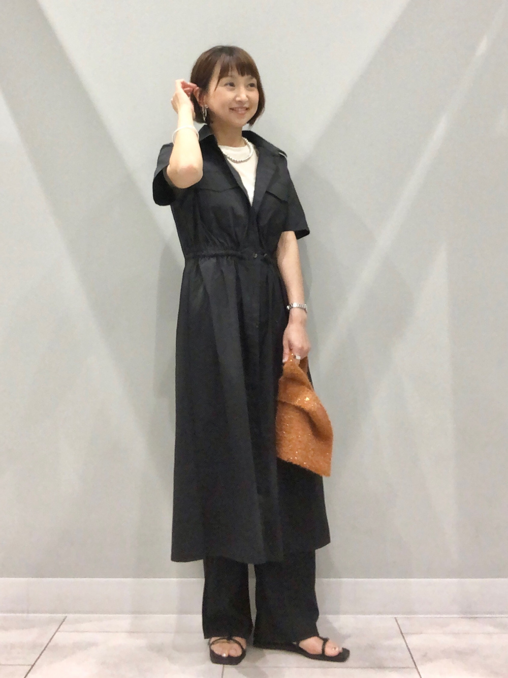 冨張愛さん着用】フロントギャザーノースリーブシャツ