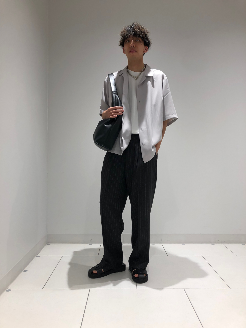 オープンカラーシャツ(5分袖)、バギージーンズ(丈標準72.0cm