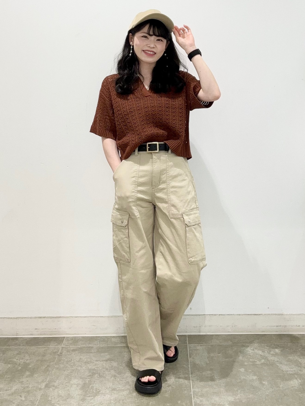 ケープカラーブラウスZ、バレルレッグカーゴパンツ(丈標準71.0