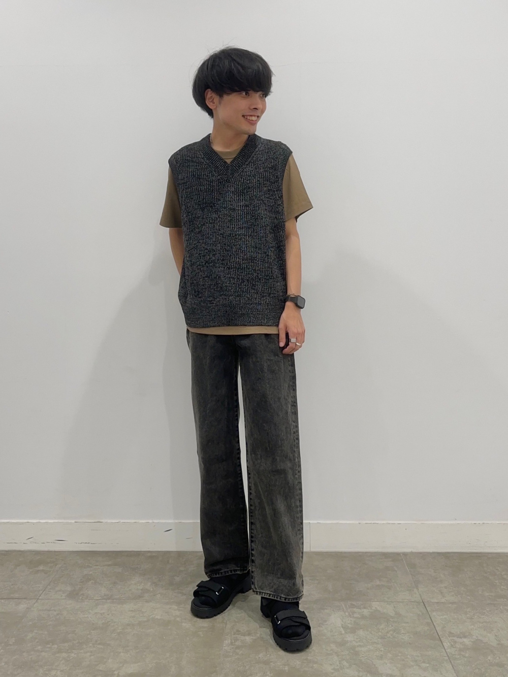 Cotton Crew-Neck T-Shirt(S)、Baggy Jeans」| GU的穿搭理念