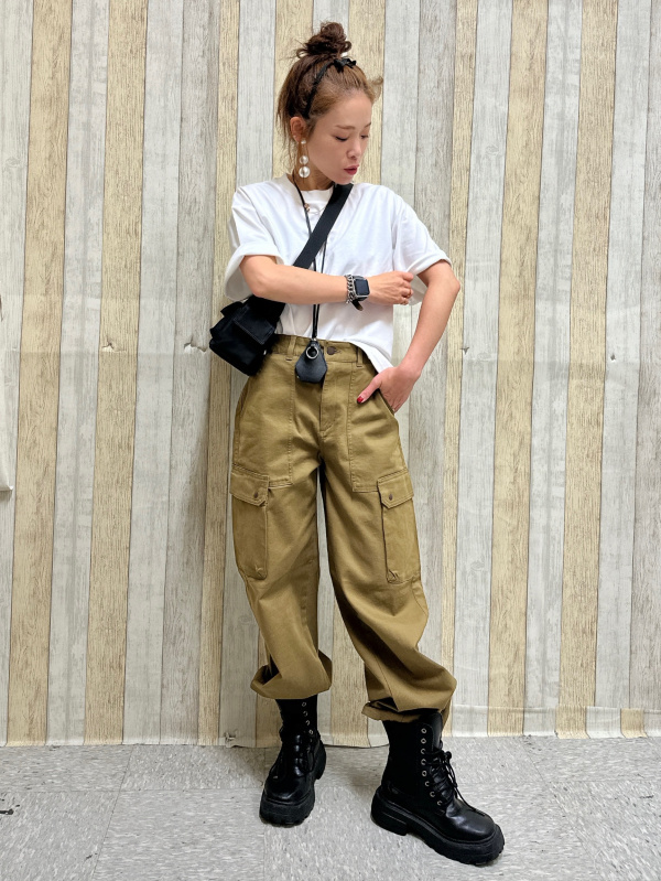 Dry Wide T-Shirt(5)、Faux Leather Sneakers/MN」的穿搭靈感｜GU