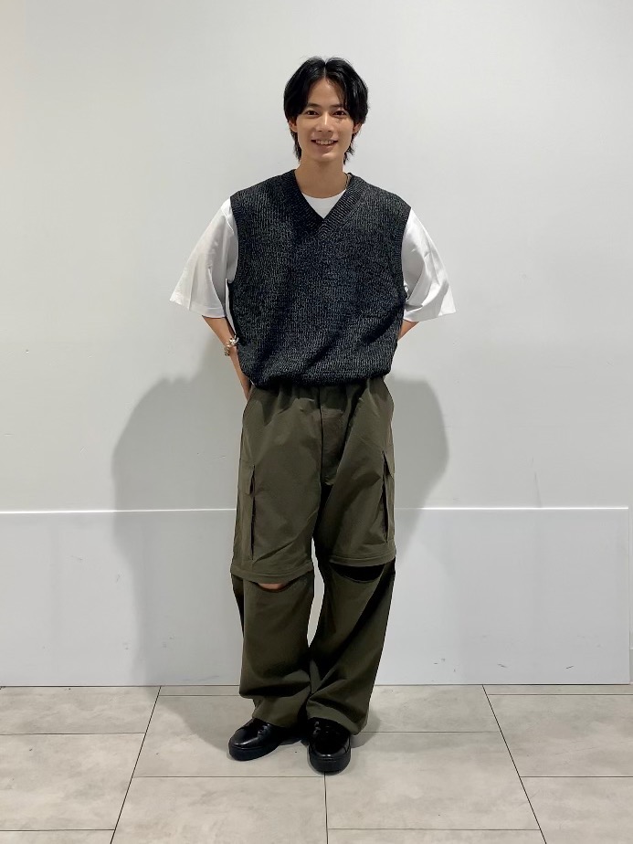 Y　コーデ変更ページ ジーユースタッフ注目の新商品をPick up！ シルエットや素材