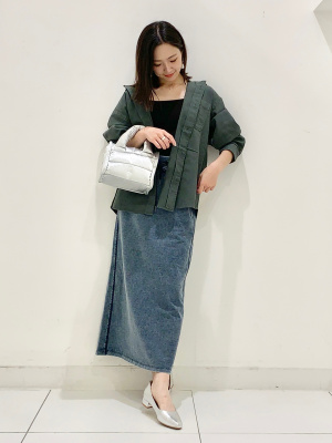 GU公式 | ブラフィールスクエアネックタンクトップ