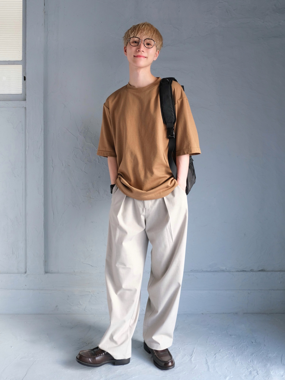 バレルレッグスラックス(セットアップ可能)」の着用